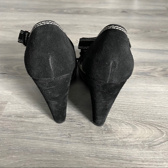 Enzo Angiolini Black Suede Fringe Wedges Shoes - Picture 5 of 16